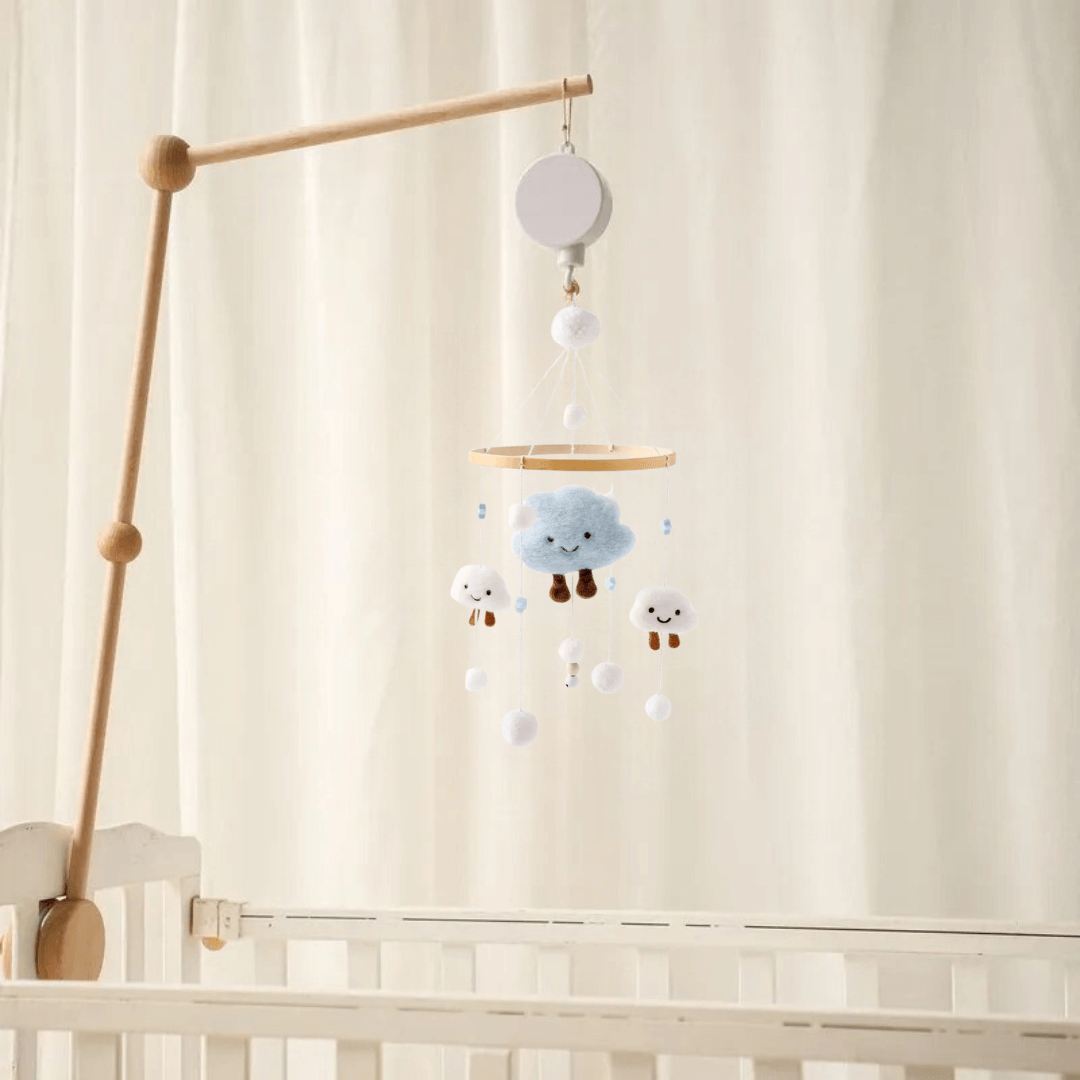 Mobile musical lit bébé avec des nuages en laine bleu et blanc