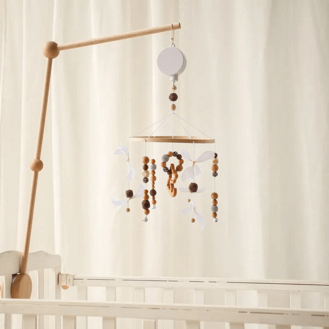 Mobile musical pour bébé fait de perles en bois