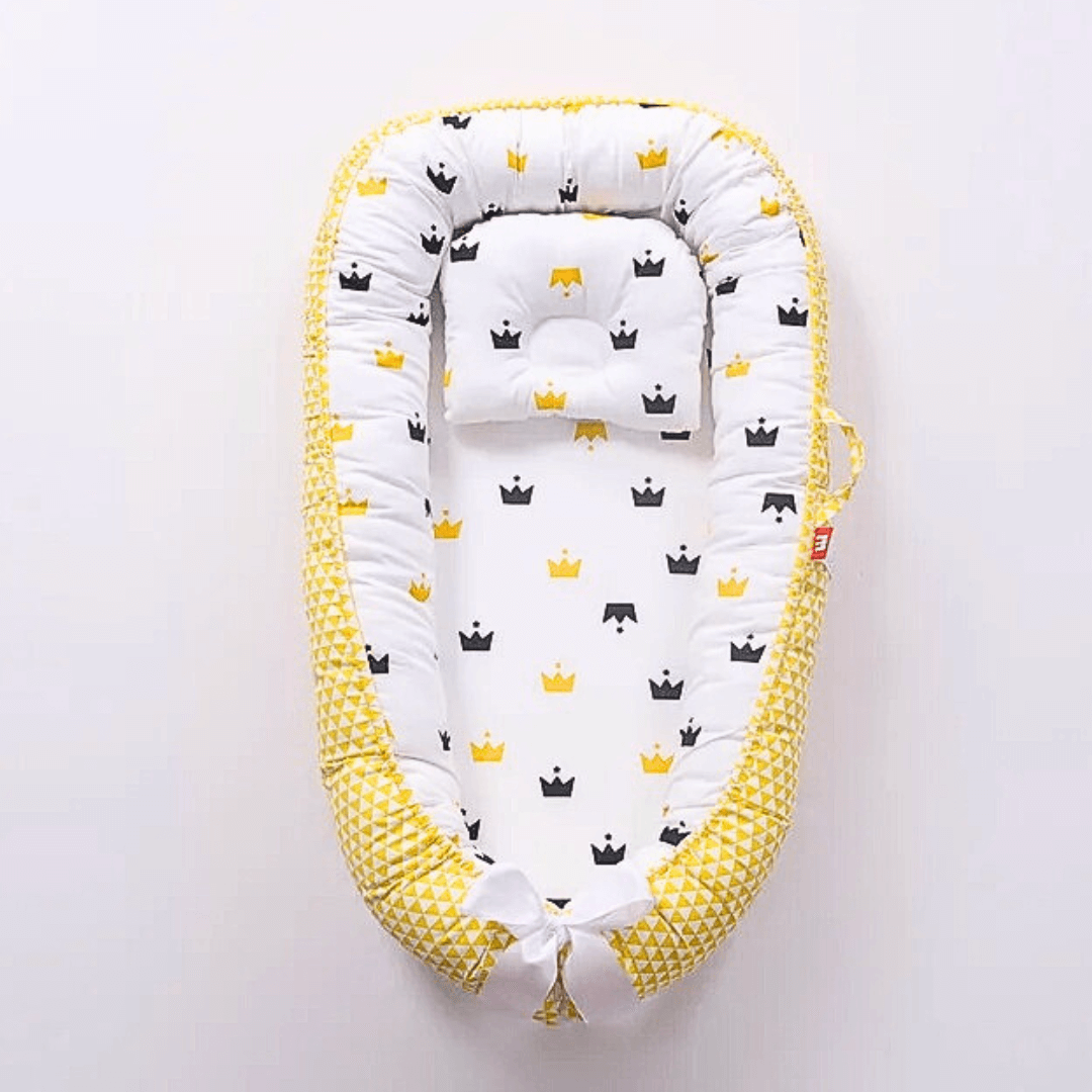 Réducteur de lit pour bébé motifs couronnes